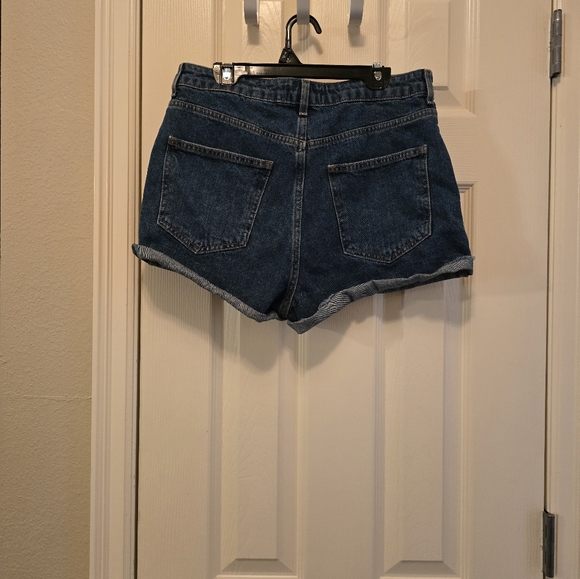 Forever 21 denim blue jean shorts size 27 Approx Size 4 juniors see size chart - Picture 2 of 5